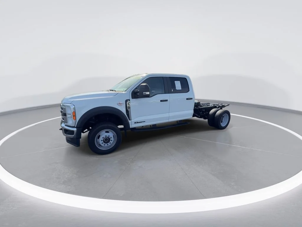 Used 2025 White Ford XL image 5