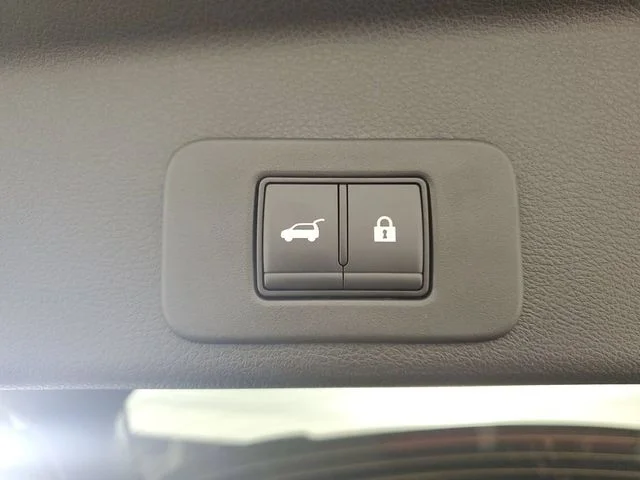New 2025 Two-tone Everest White TriCoat / Super Black Nissan SL image 13