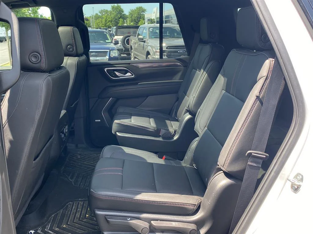 Used 2022 Iridescent Pearl Tricoat Chevrolet RST image 6