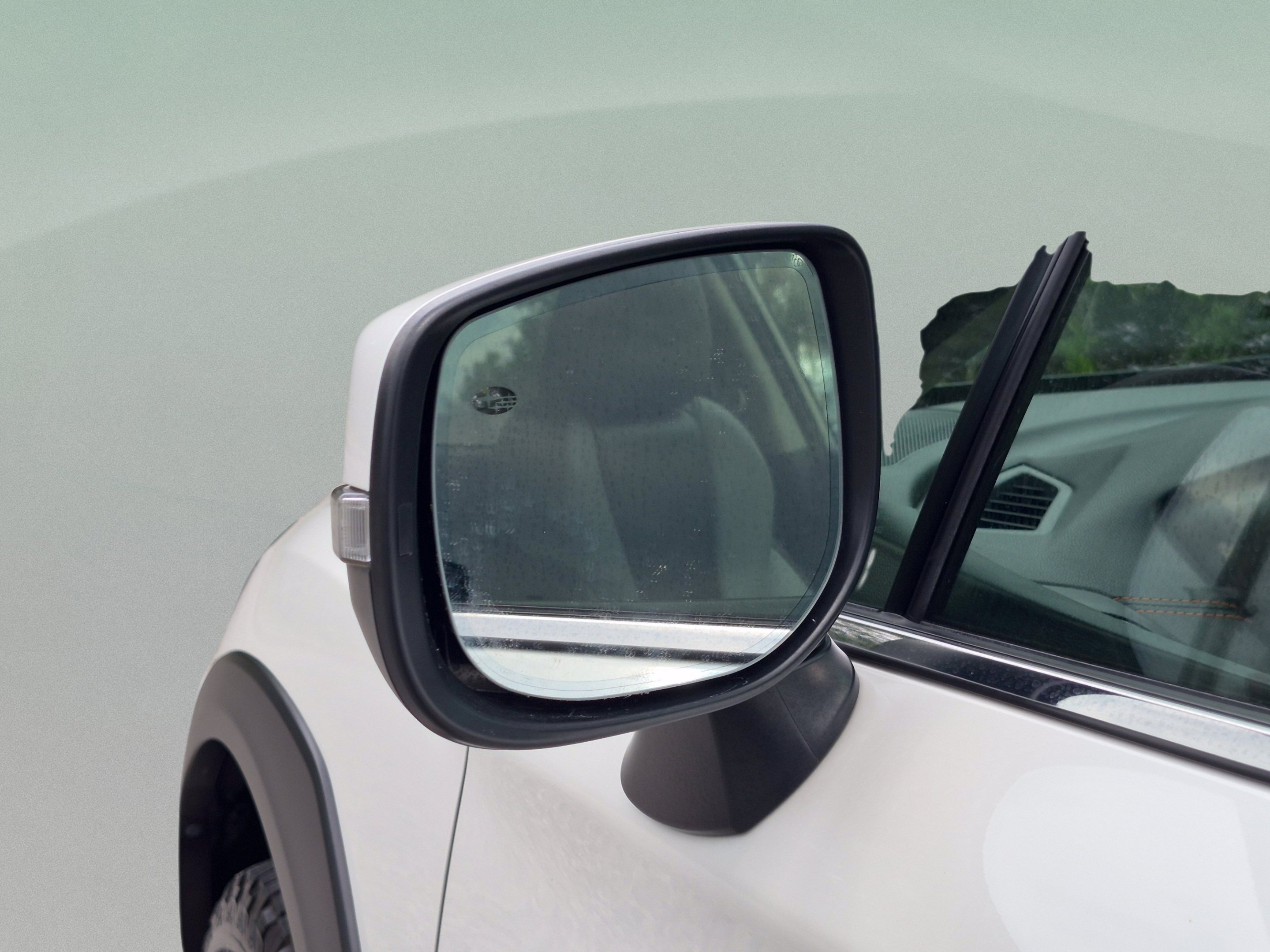 Used 2022 Crystal White Pearl Subaru Limited image 25