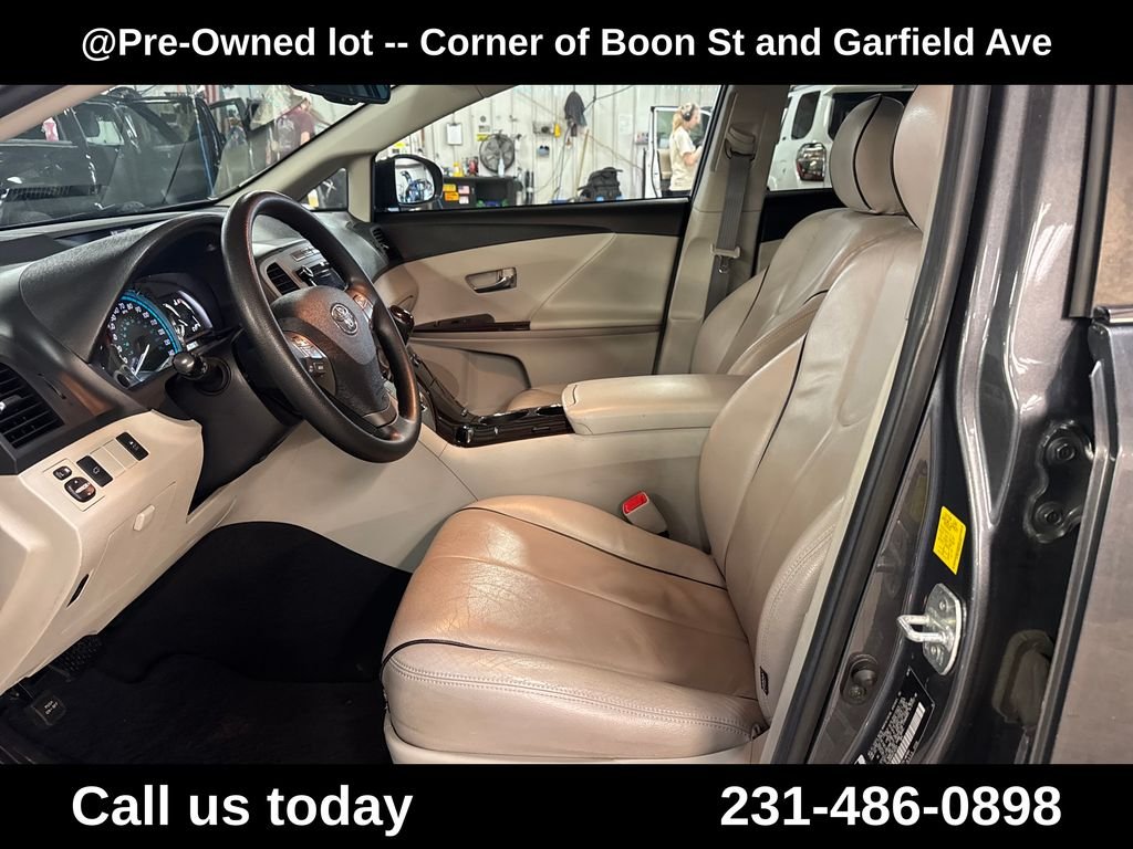 Used 2010  Toyota Base image 13