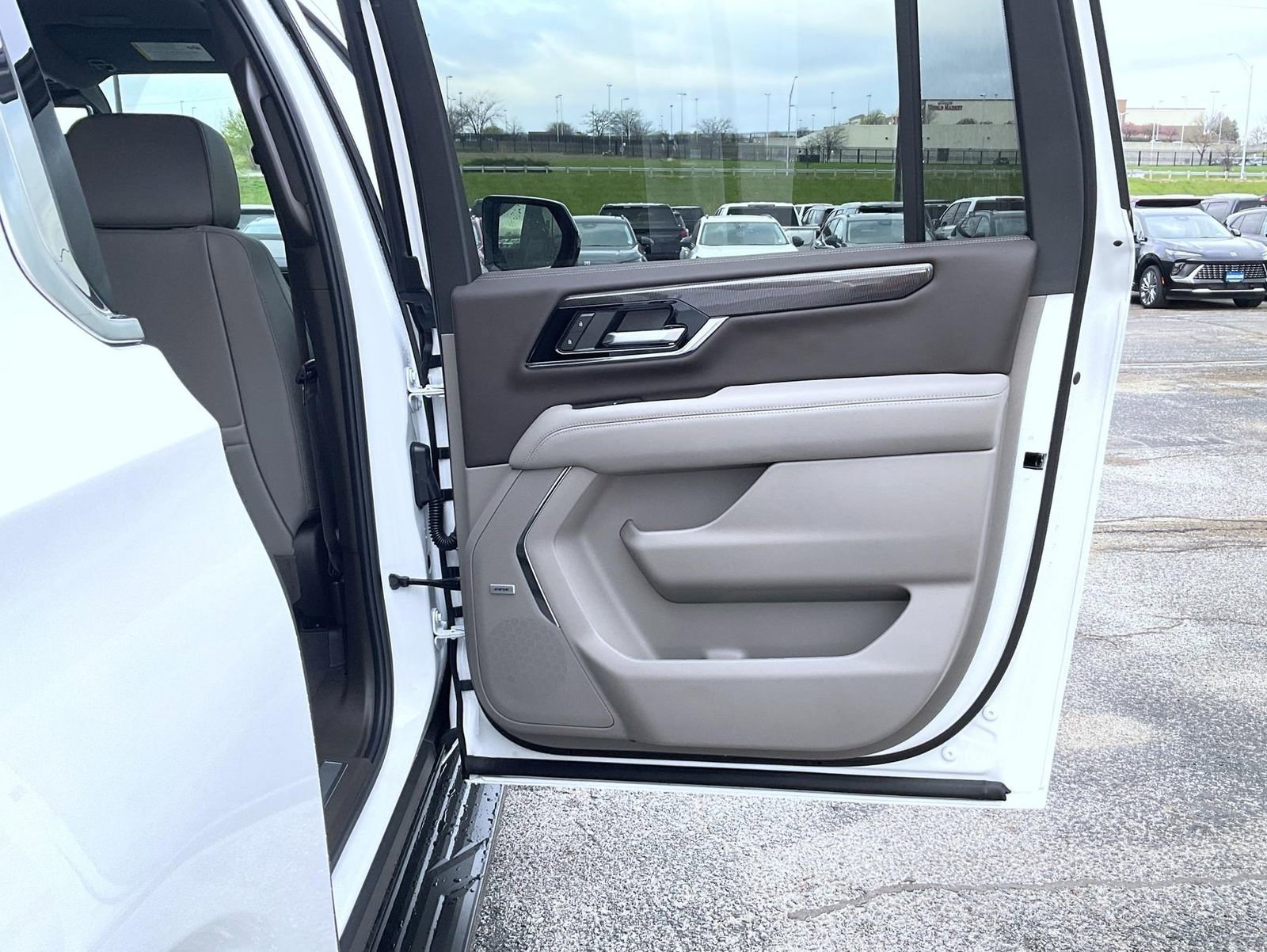 New 2026 Summit White GMC Elevation image 17
