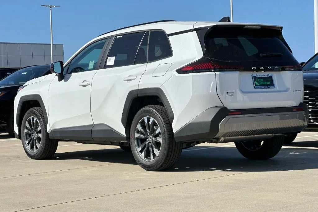 New 2026 Wind Chill Pearl <sup>1</sup> Toyota  Limited image 6