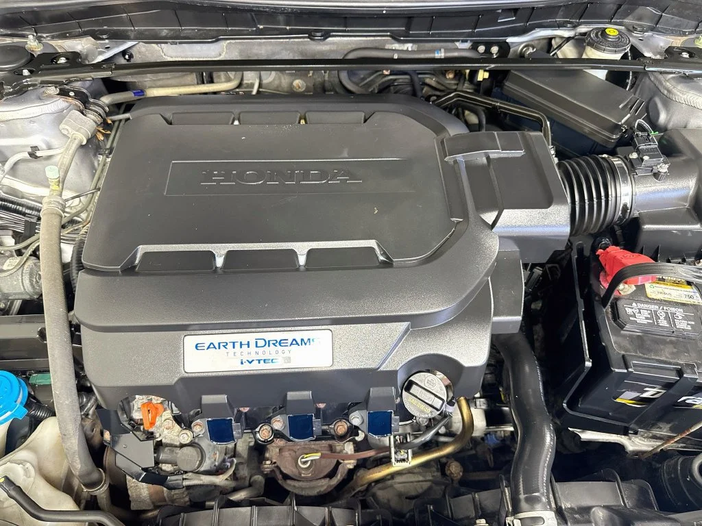 Used 2016 Silver Honda EX-L image 39