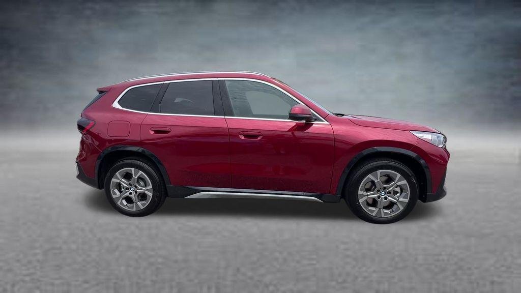 New 2026 Vegas Red Metallic BMW xDrive28i image 13