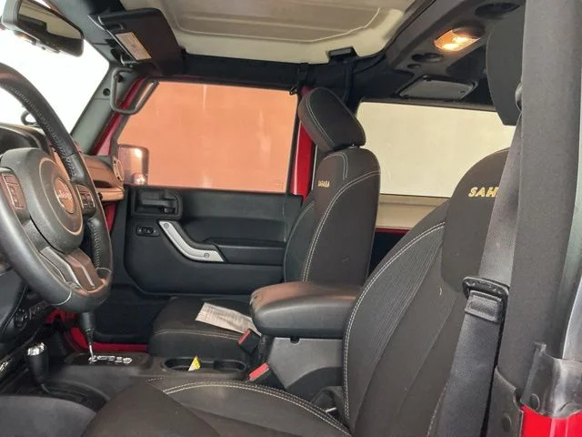 Used 2015 Red Jeep Sahara image 10