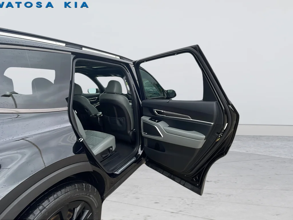 Used 2023 Black Kia SX-Prestige X-Pro image 41