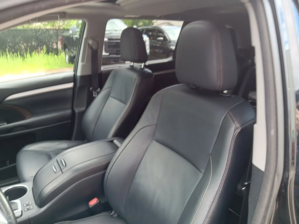 Used 2015 Attitude Black Metallic Toyota XLE V6 image 14