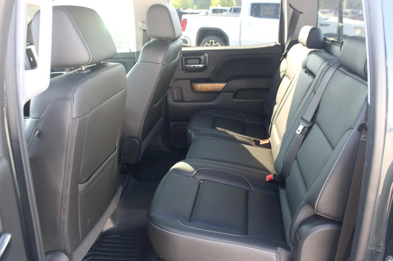 Used 2018 GRAPHITE METALLIC Chevrolet LTZ image 32