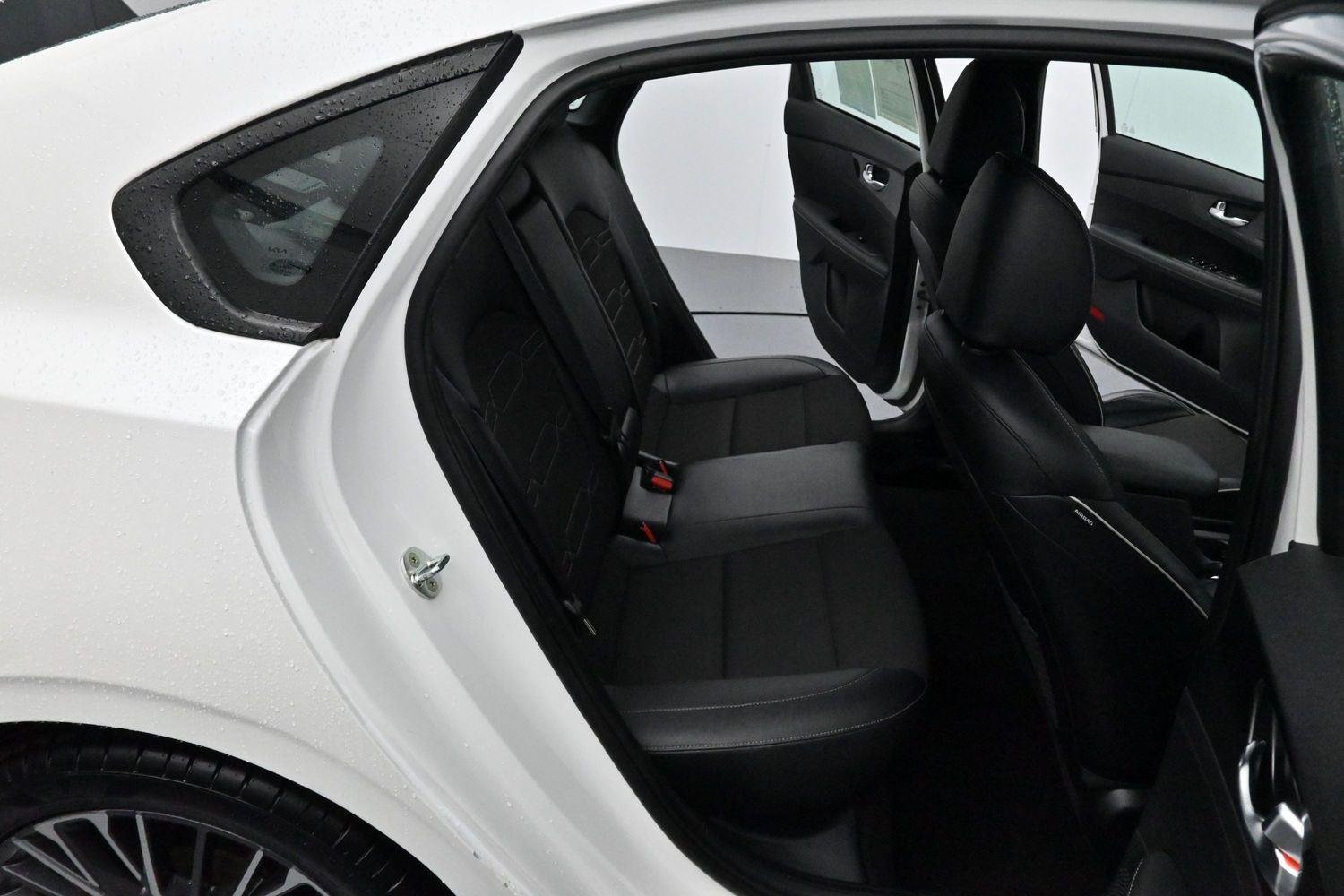 Used 2022 Snow White Pearl Kia GT-Line image 31