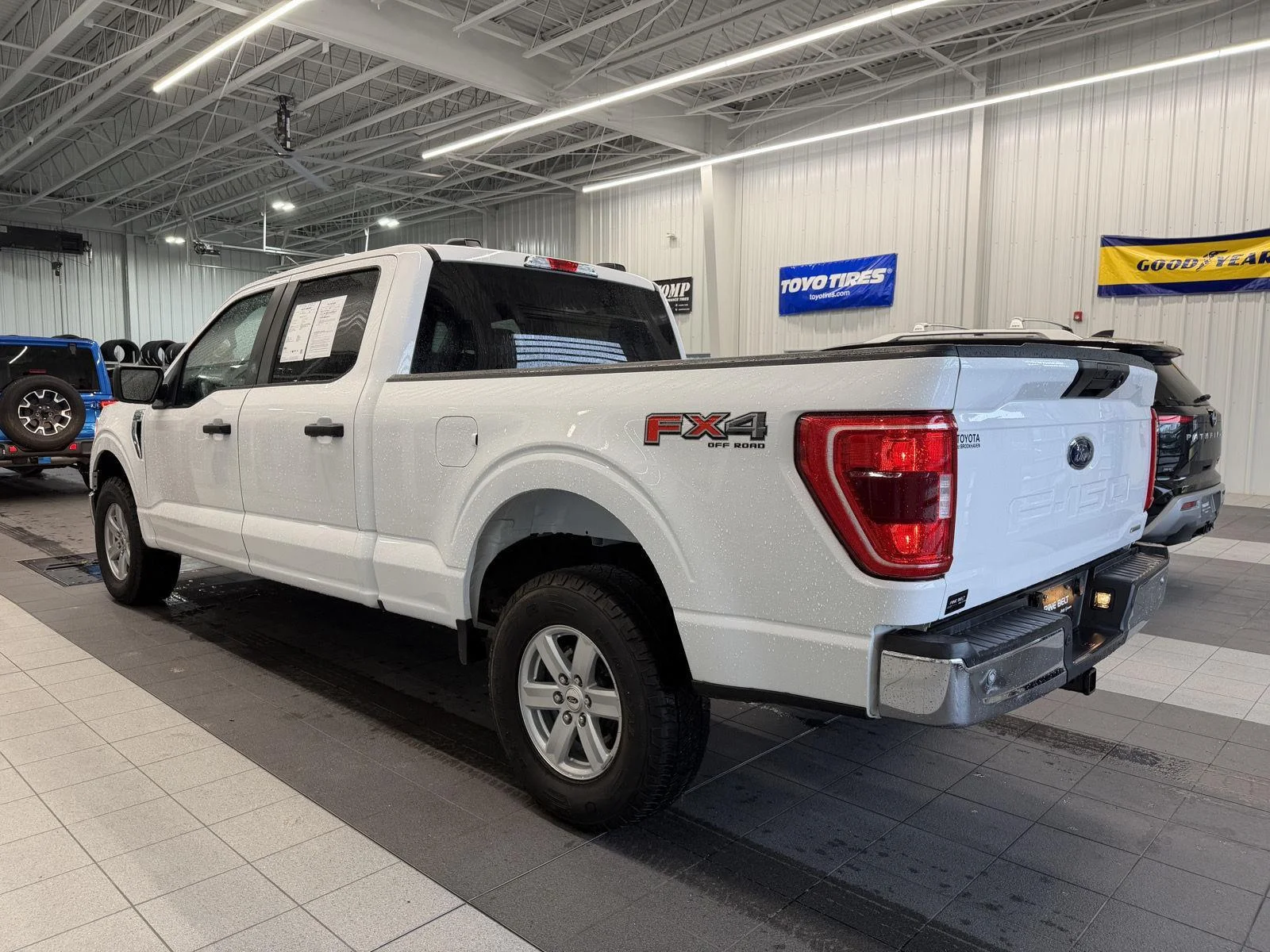 Used 2022 Oxford White Ford XLT image 4