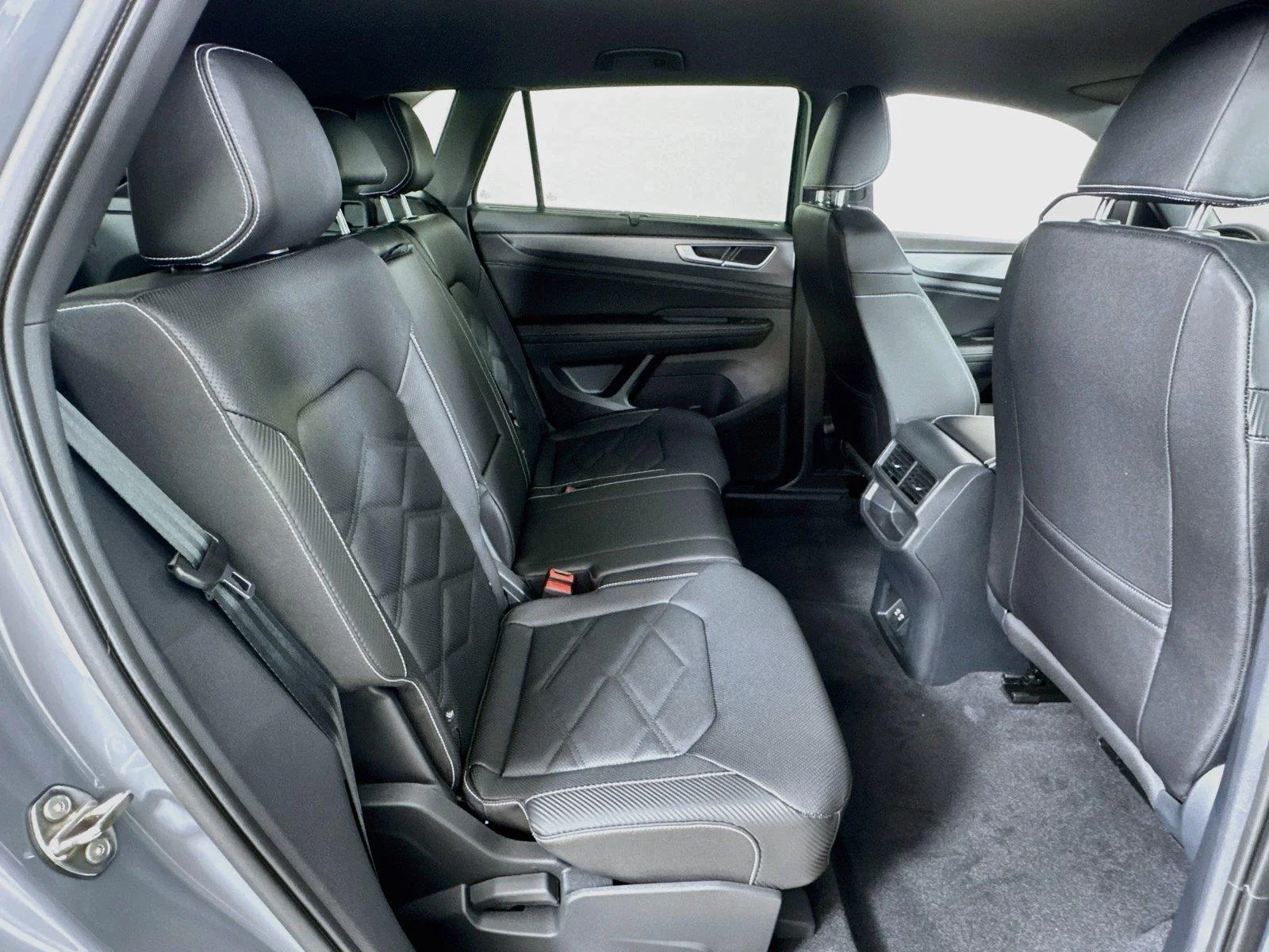 New 2026 Pure Gray Volkswagen 2.0T SE w/Technology image 25