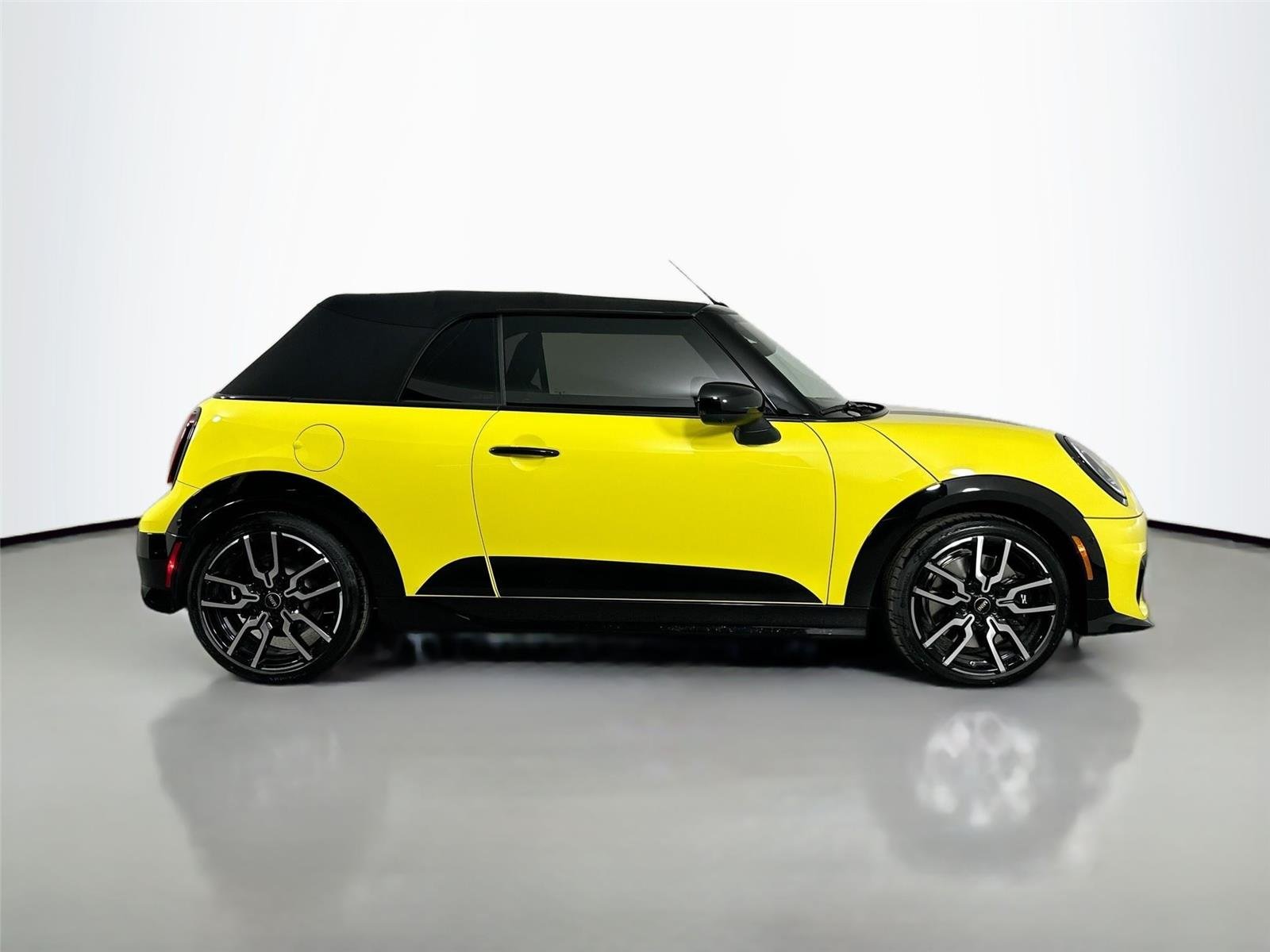 New 2026 Sunny Side Yellow MINI Iconic image 4