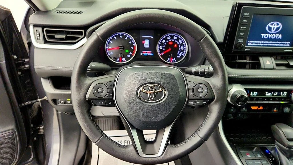 Used 2022 Magnetic Gray Metallic Toyota XLE AWD image 14