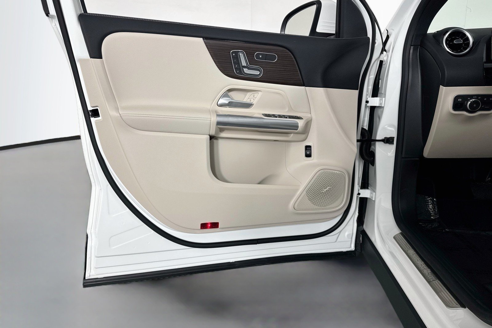 Certified Used 2026 Polar White Mercedes-Benz 250 image 22