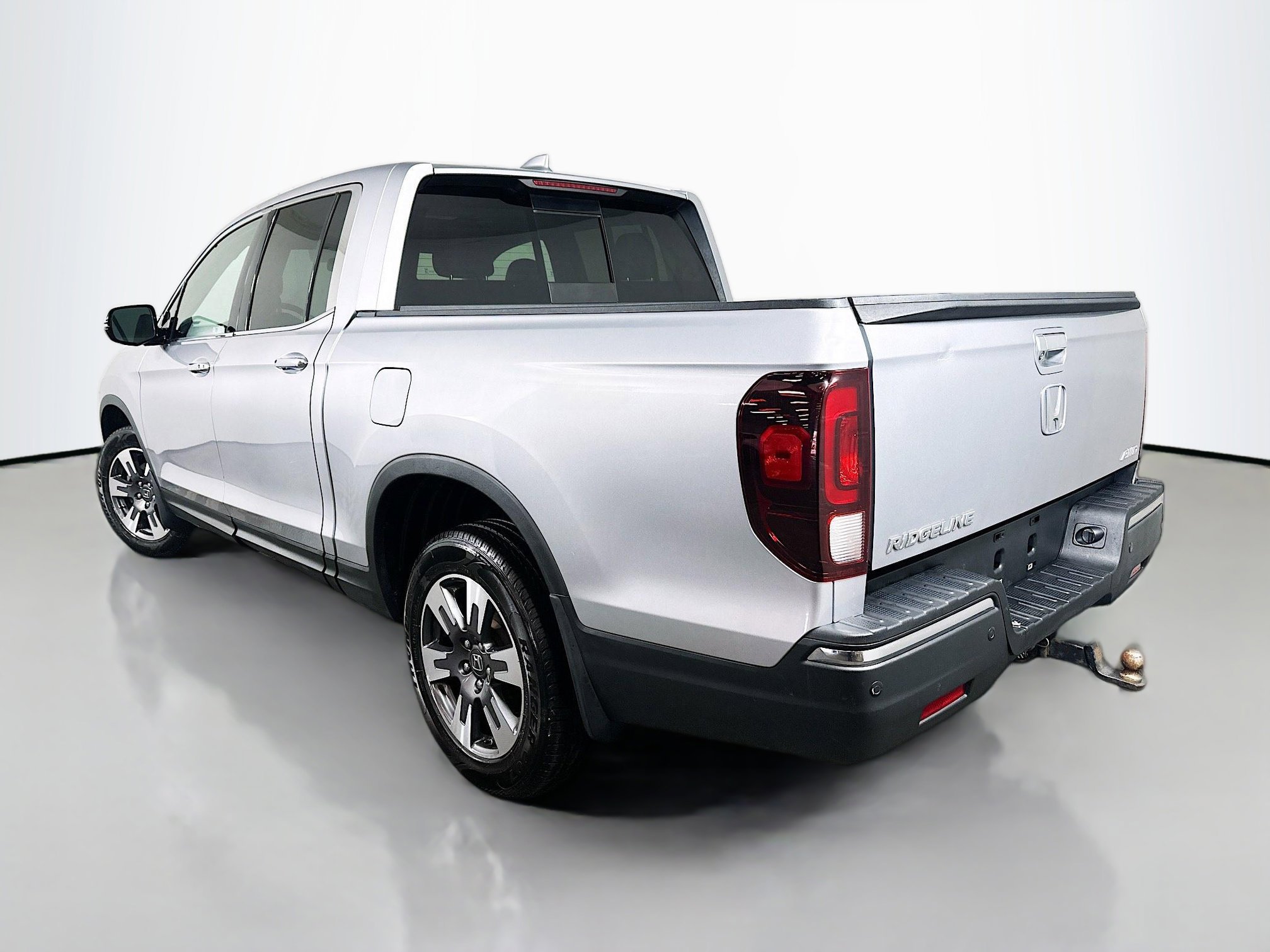 Used 2018 Lunar Silver Metallic Honda RTL-E image 6