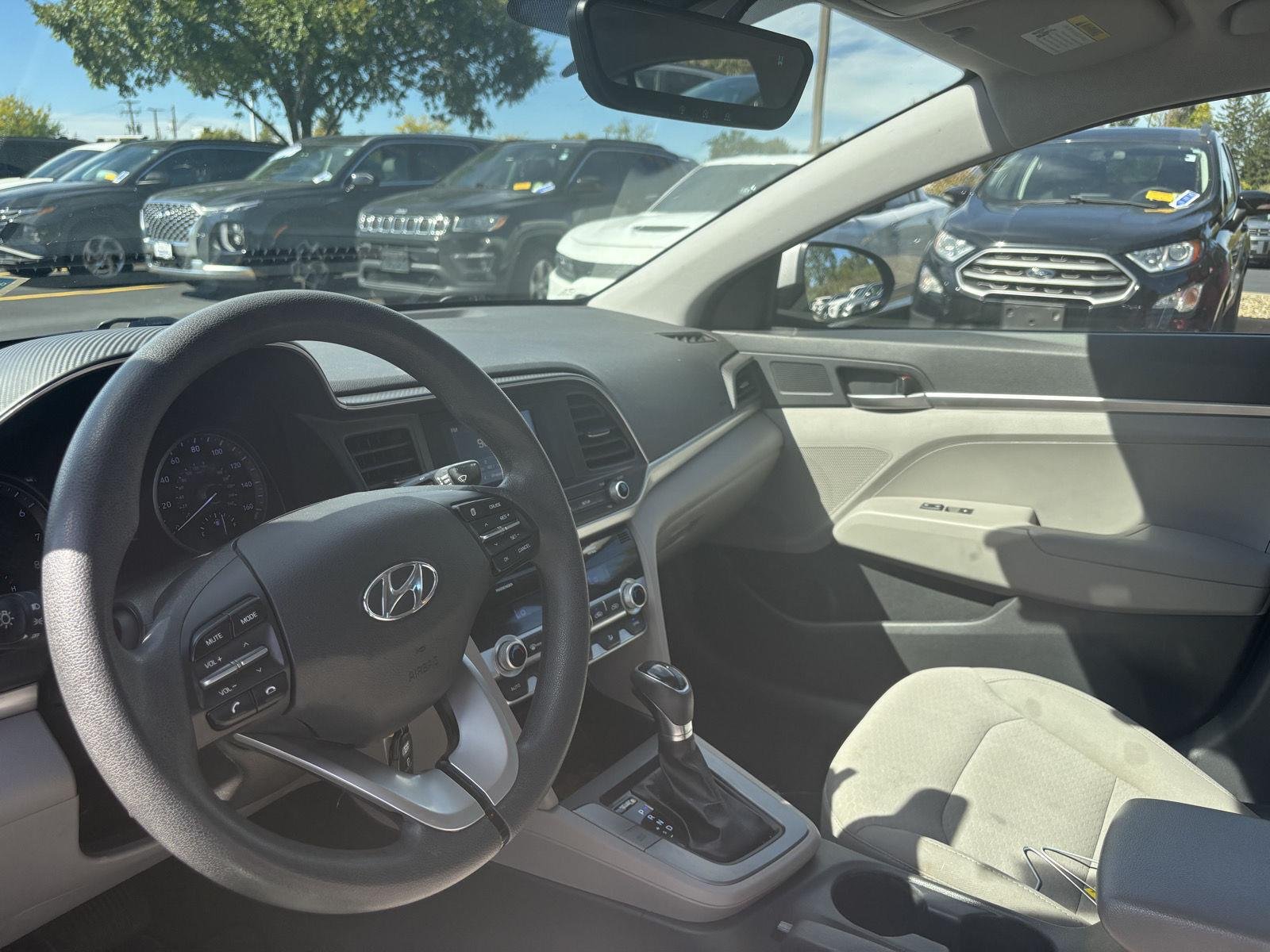 Used 2020 Stellar Silver Hyundai SE image 8