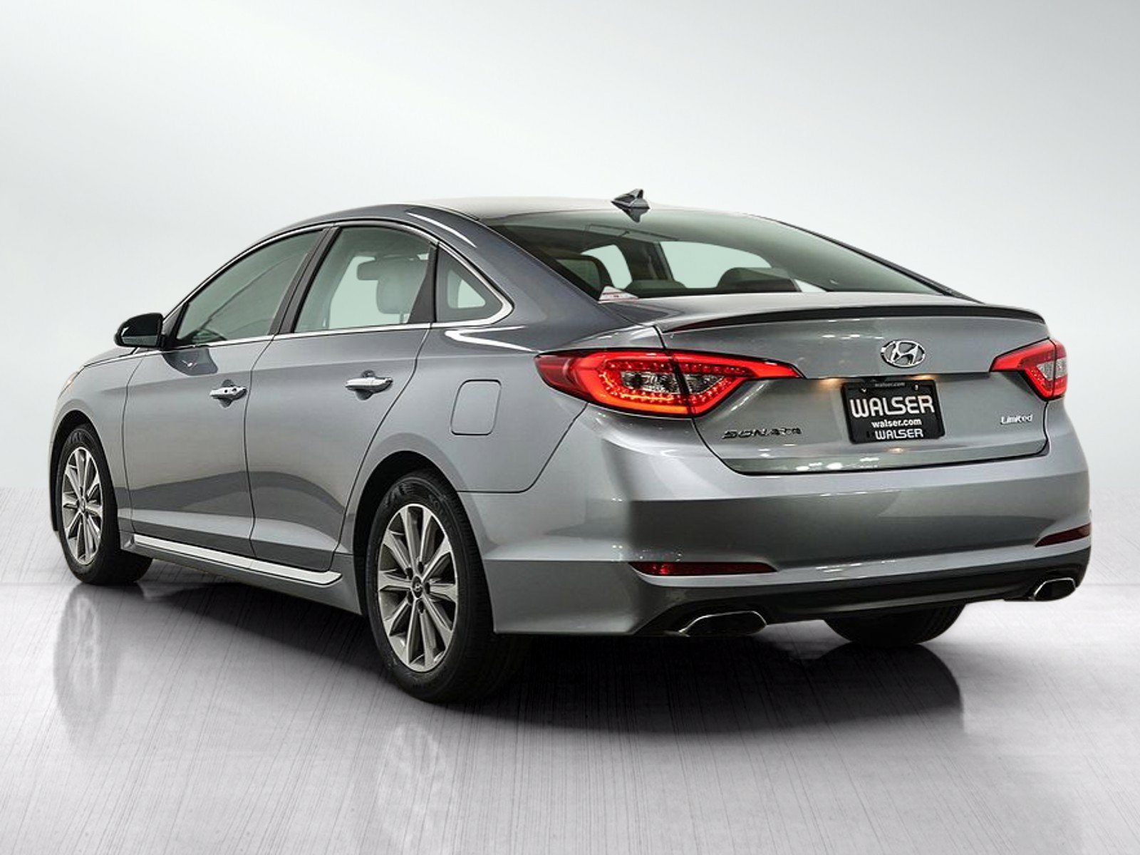 Used 2016 Shale Gray Metallic Hyundai 4dr Sdn 2.4L Limited image 4