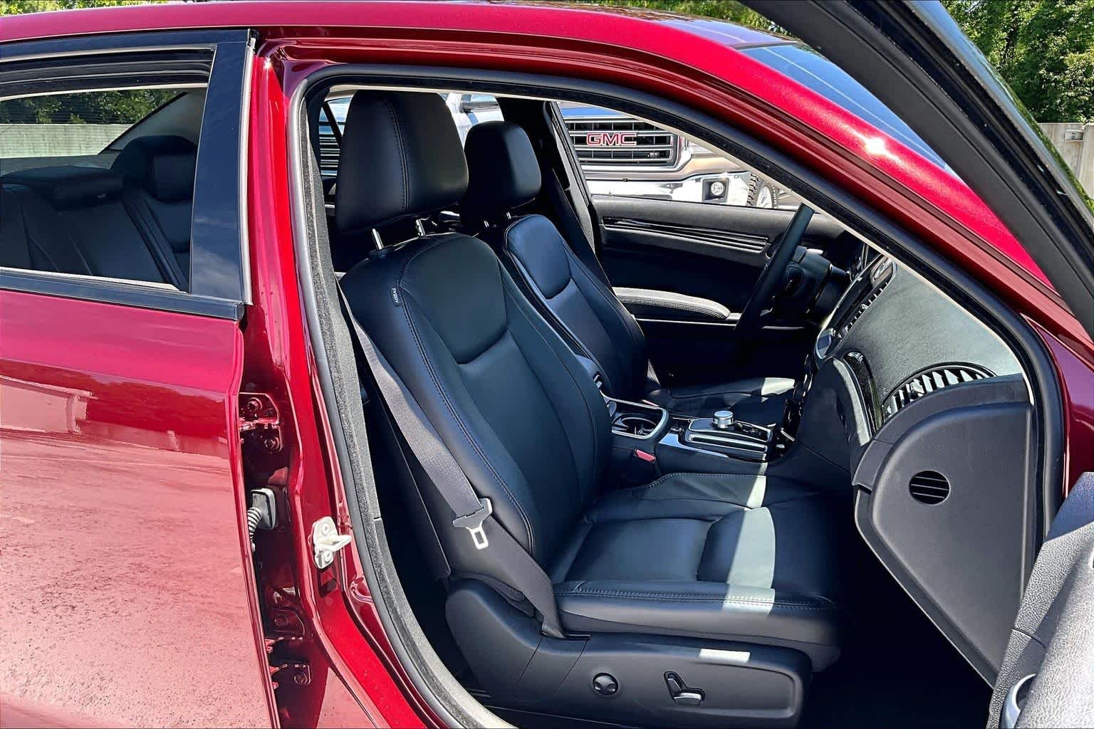 Used 2023 Velvet Red Pearlcoat Chrysler Touring L image 9