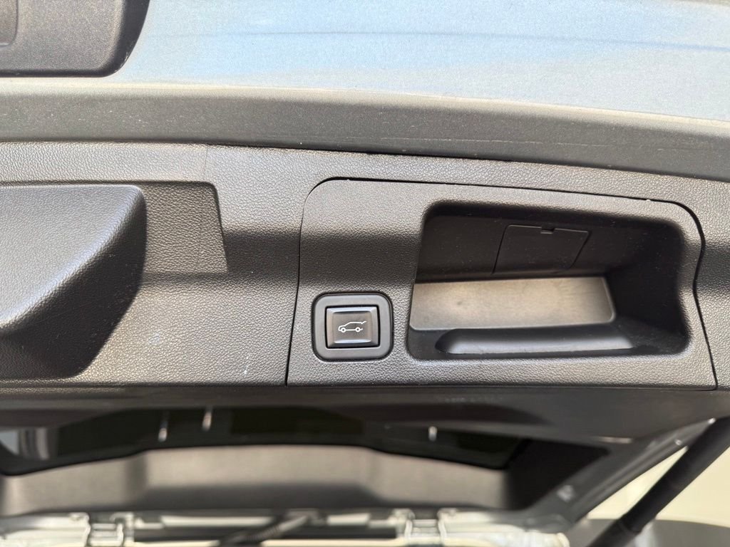 Used 2023 Silver GMC SLT image 82