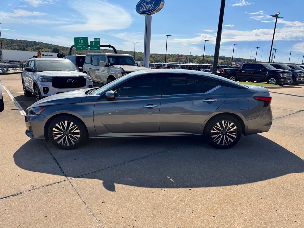 Used 2023 Gun Metallic Nissan 2.5 SV image 6