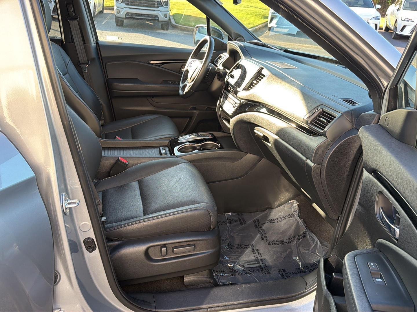 Used 2021 Lunar Silver Metallic Honda Touring image 14
