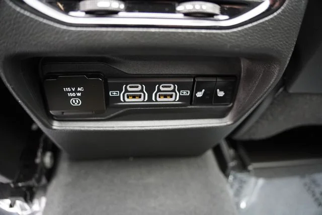Used 2025 White/off-white Jeep Limited image 19