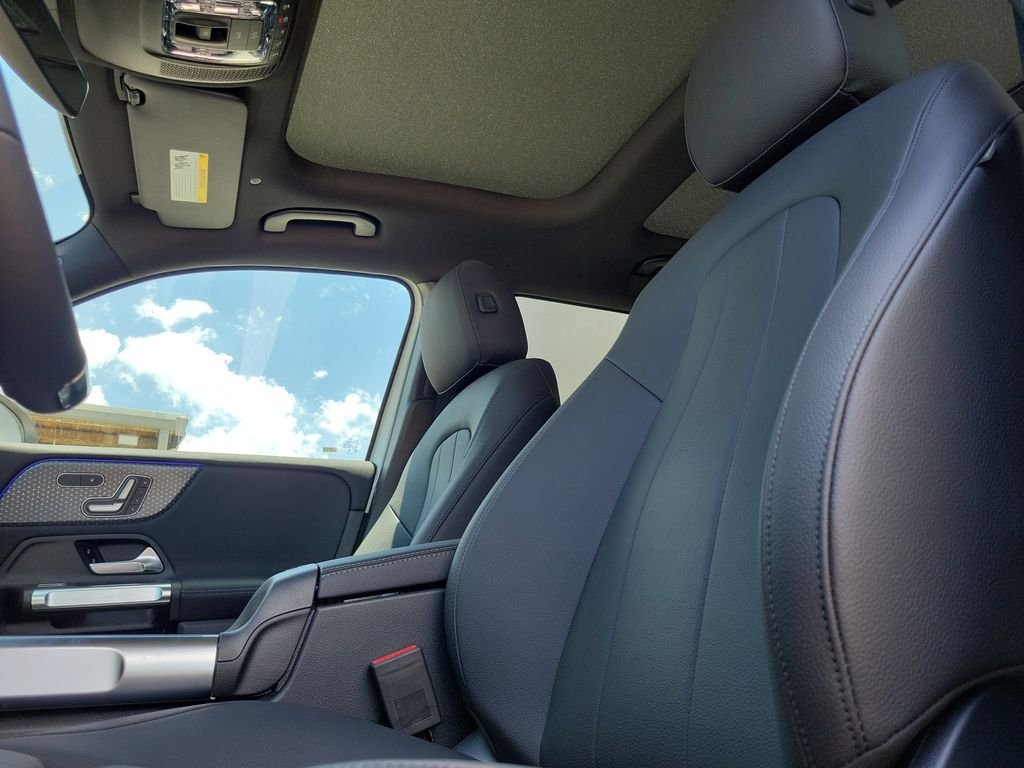 New 2026 Polar White Mercedes-Benz GLB 250 image 24