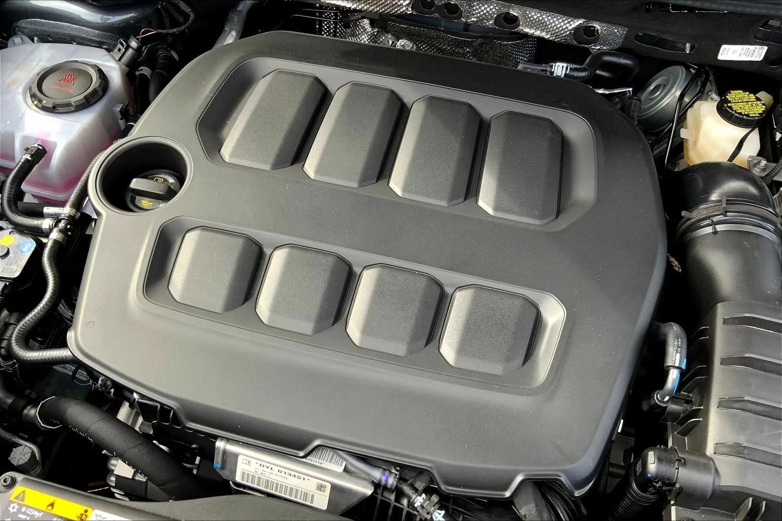 2025 Volkswagen Tiguan SE - Photo 17