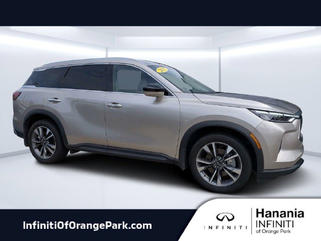 Used 2025 Silver INFINITI LUXE image 1