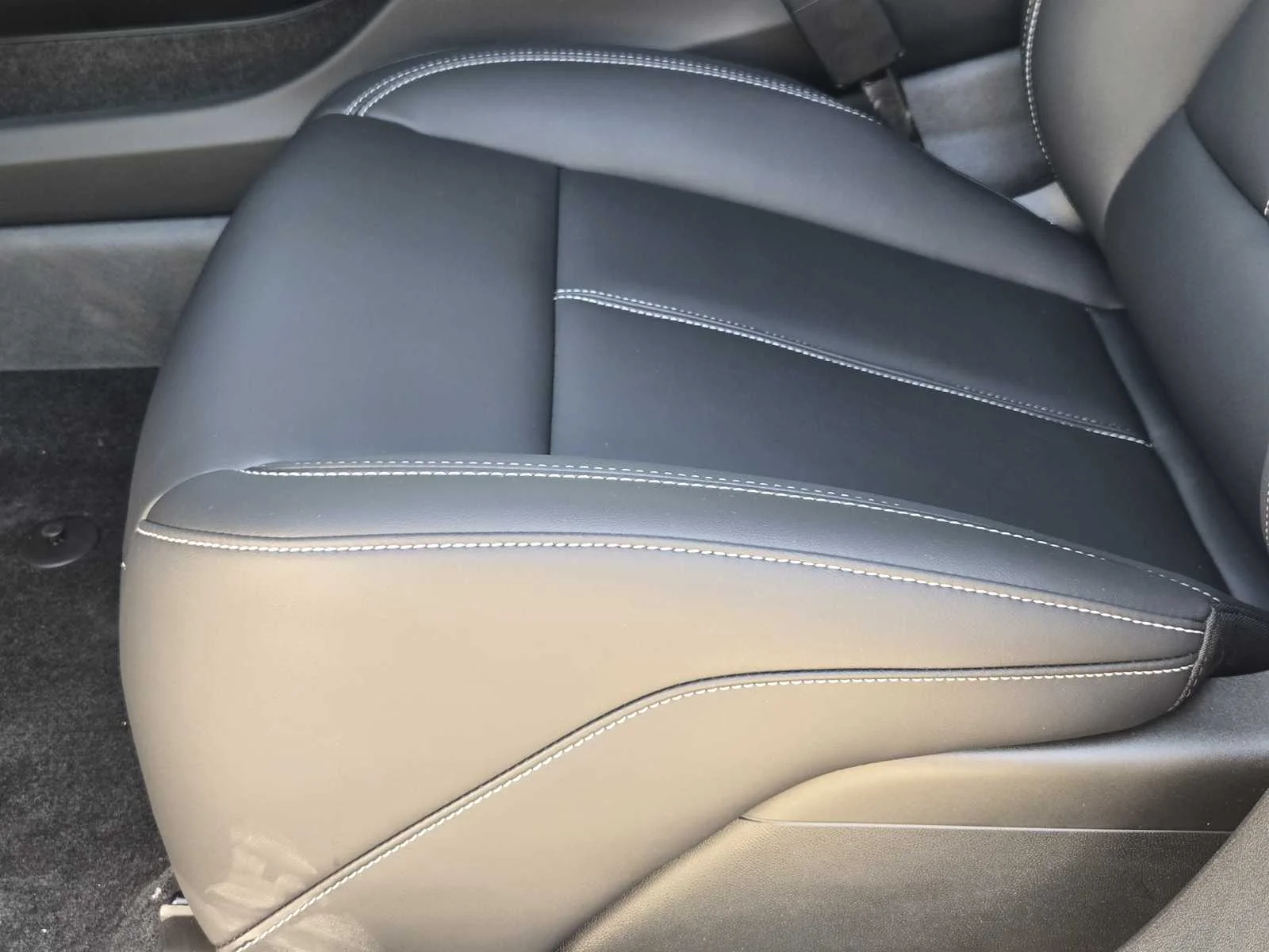 New 2027 Vibrant White Tricoat Cadillac Luxury image 16
