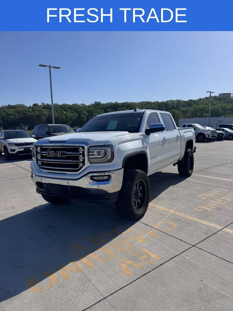 2017 GMC Sierra 4WD Crew Cab Short Box SLT's photo