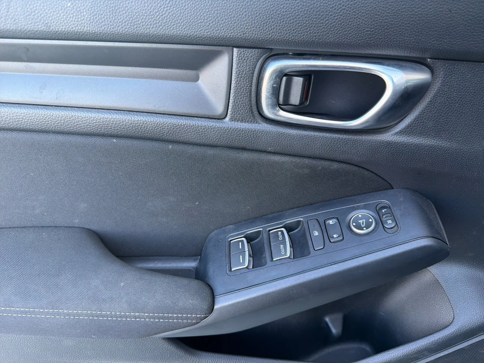 Used 2025  Honda Sport image 11