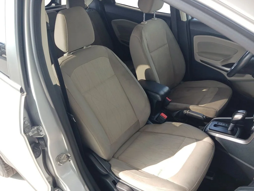 Used 2020 Silver Ford SE image 27