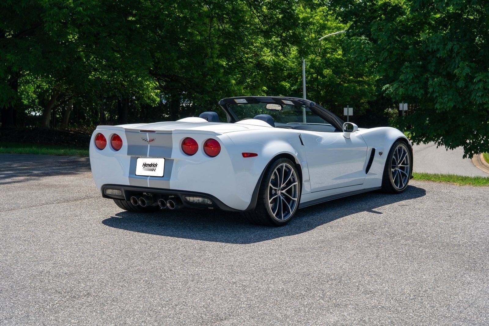 Used 2013 Arctic White Chevrolet 427 1SC image 9