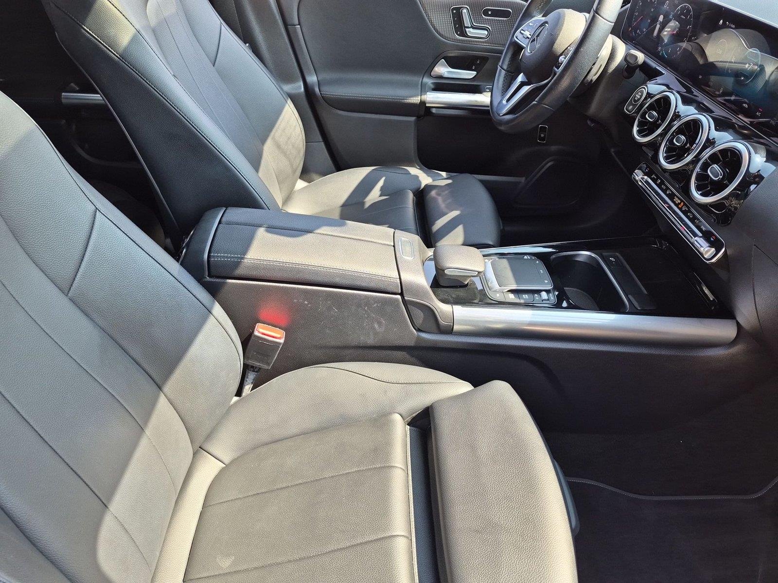 Used 2021 Night Black Mercedes-Benz GLA 250 image 38
