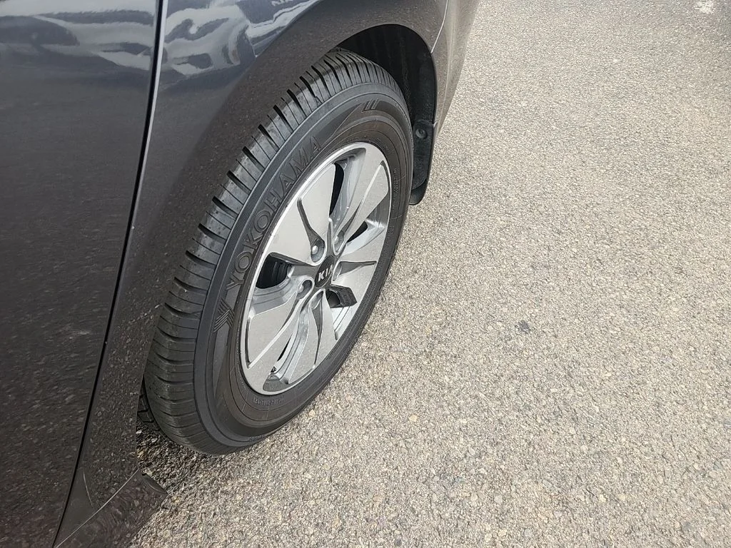 Used 2017 Gray Kia Base image 8