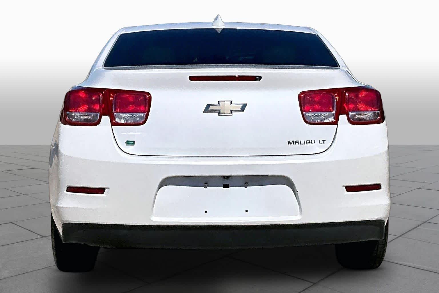 Used 2015 Iridescent Pearl Tricoat Chevrolet LT image 5
