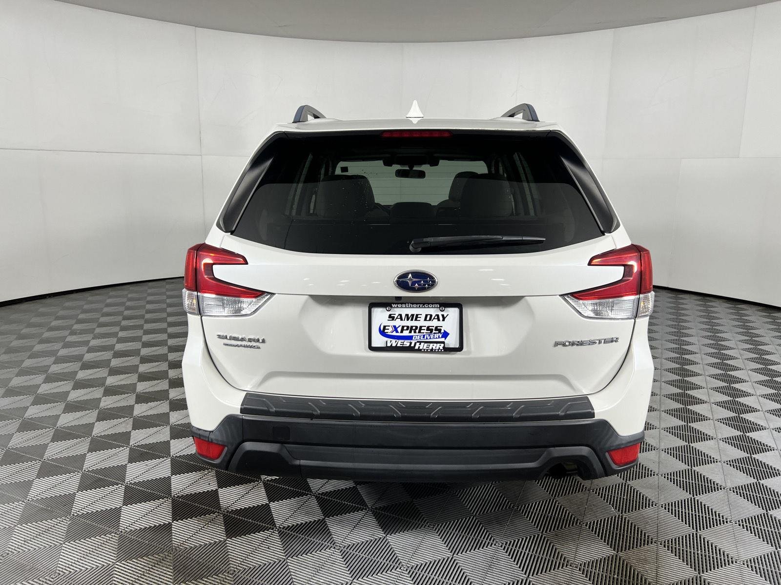 Used 2019 Crystal White Pearl Subaru Premium image 27