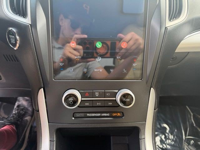 Used 2022 Silver Metallic Ford SEL image 19
