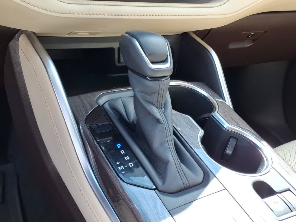 Used 2020 Blizzard Pearl Toyota Platinum image 12