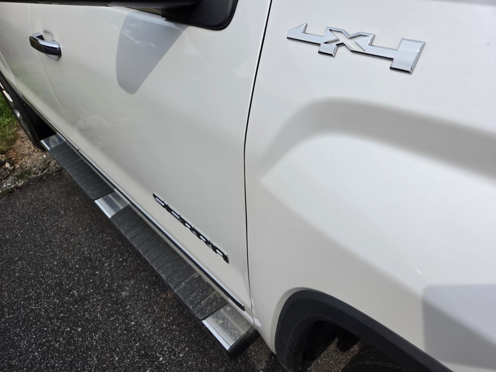 Used 2018 WHITE FROST TRICOAT GMC SLT image 5