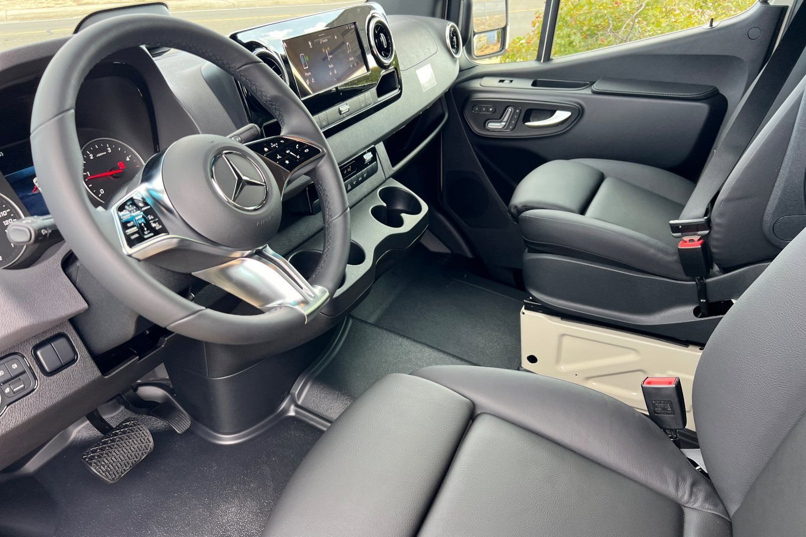 2026 Mercedes-Benz Sprinter Crew Van Base - Photo 13