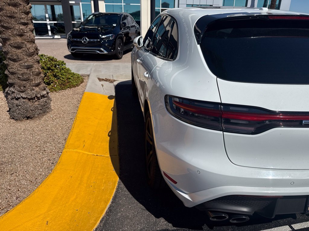 Used 2024  Porsche Base image 3