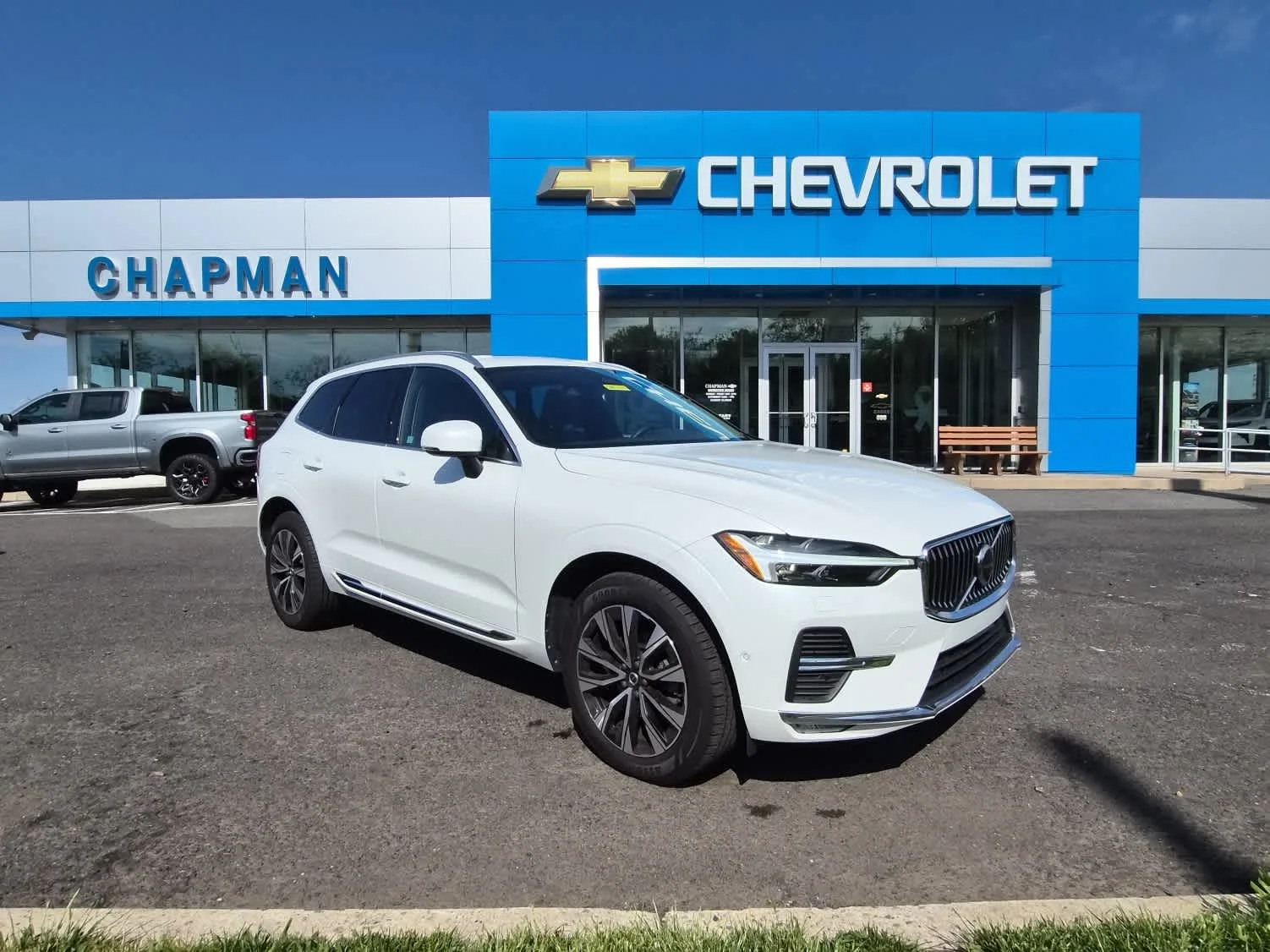 2023 Volvo XC60 B5 Plus Bright Theme AWD's photo