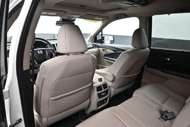 Used 2017 White Honda Touring image 20