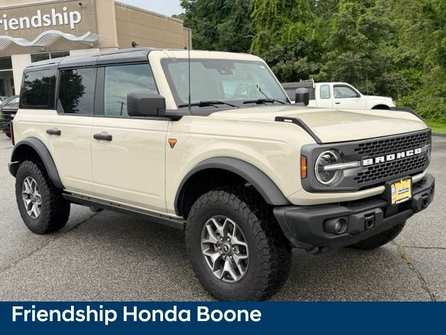 Used 2025 Beige Ford Badlands image 3