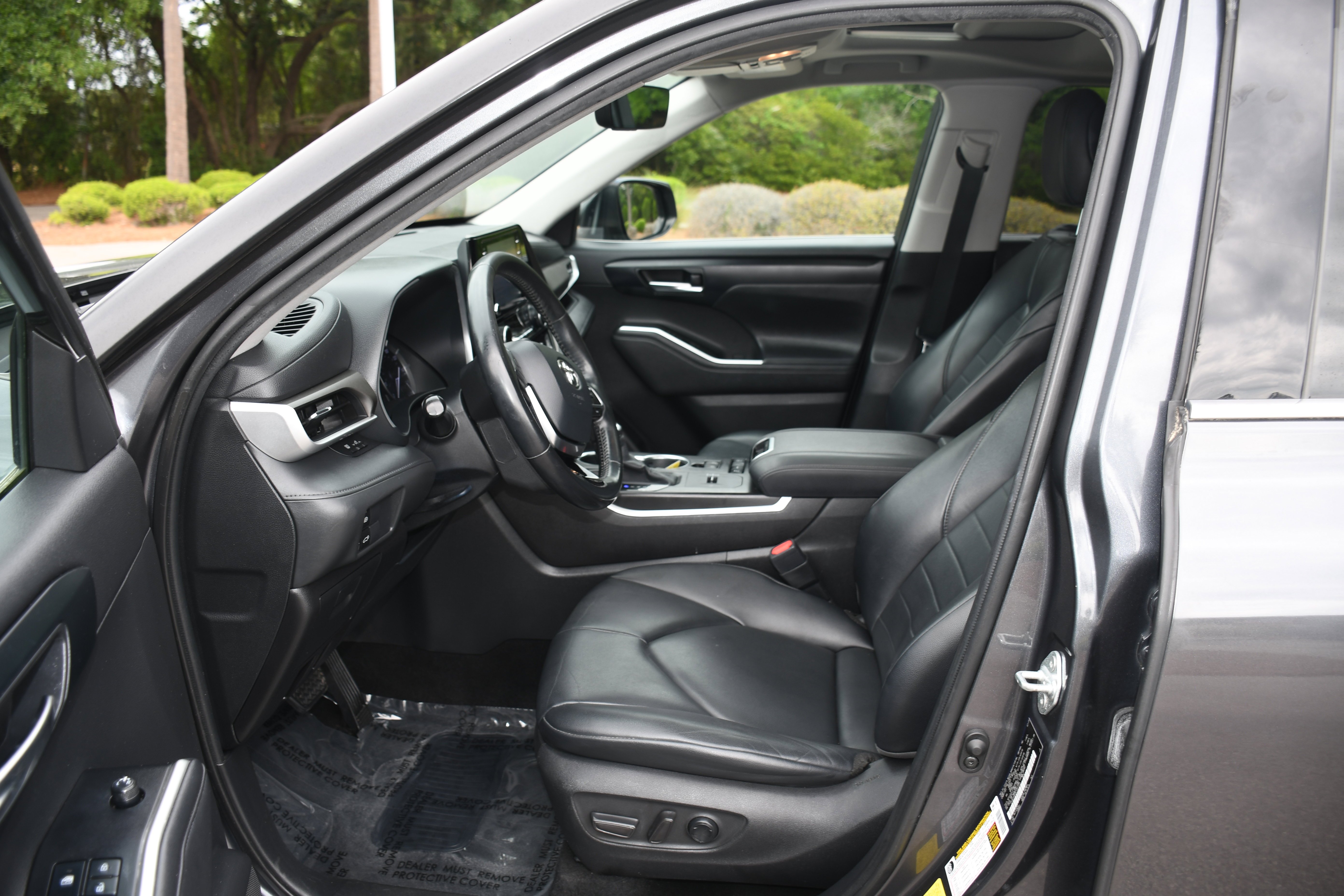 Used 2020 Gray Toyota XLE image 8