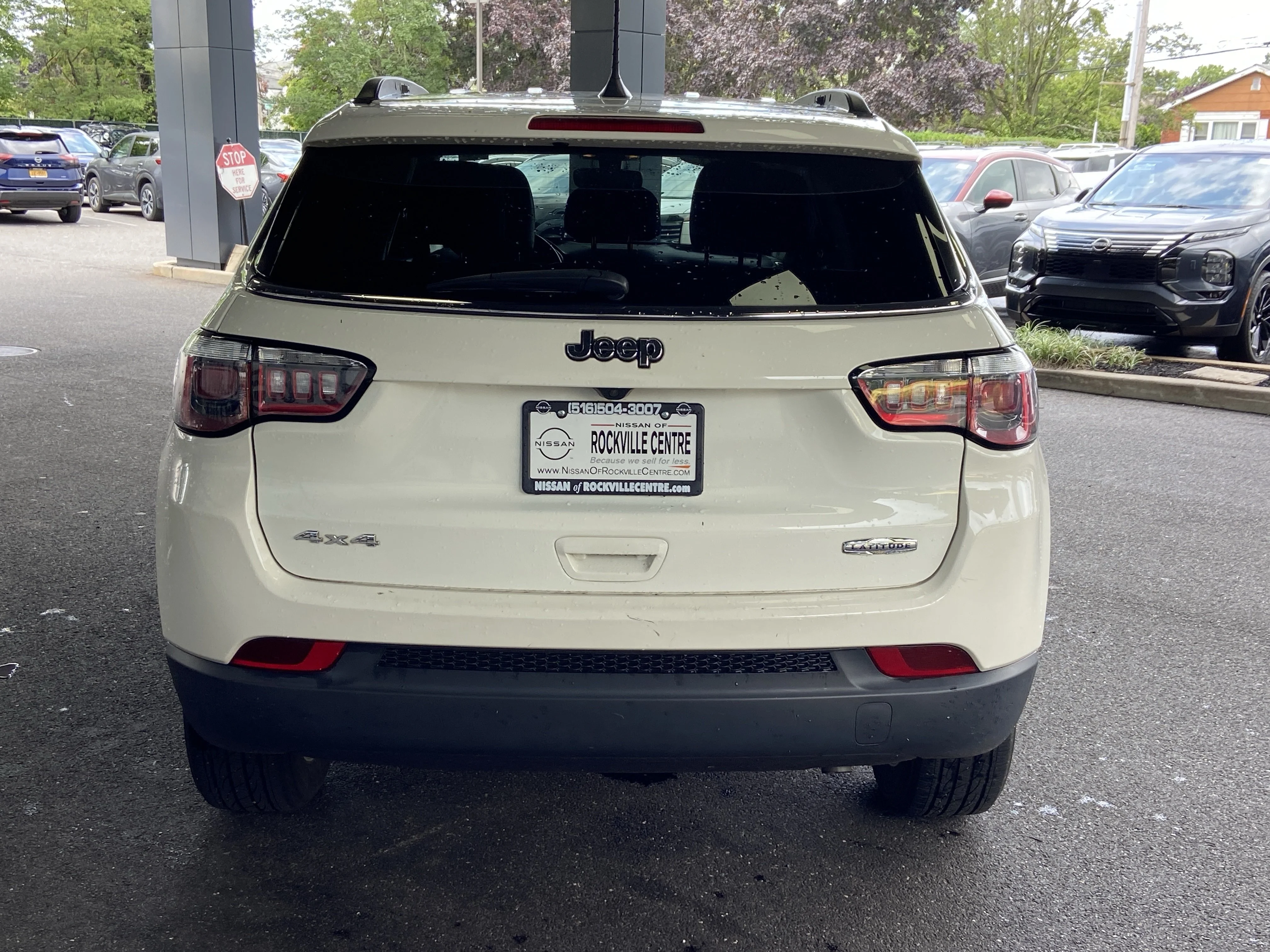 Used 2020 White Clearcoat Jeep Latitude image 6