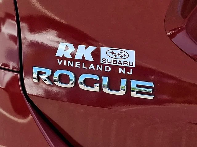 Used 2016 Red Nissan SL image 32